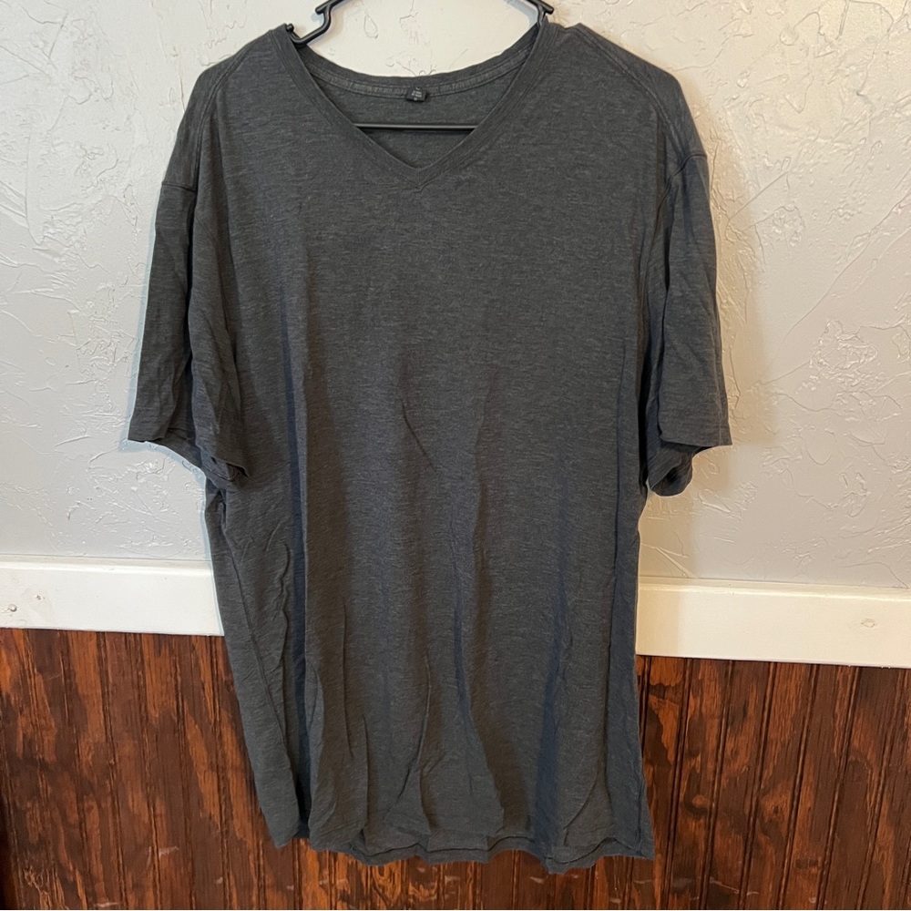 Men's Lululemon Gray V-Neck T-Shirt